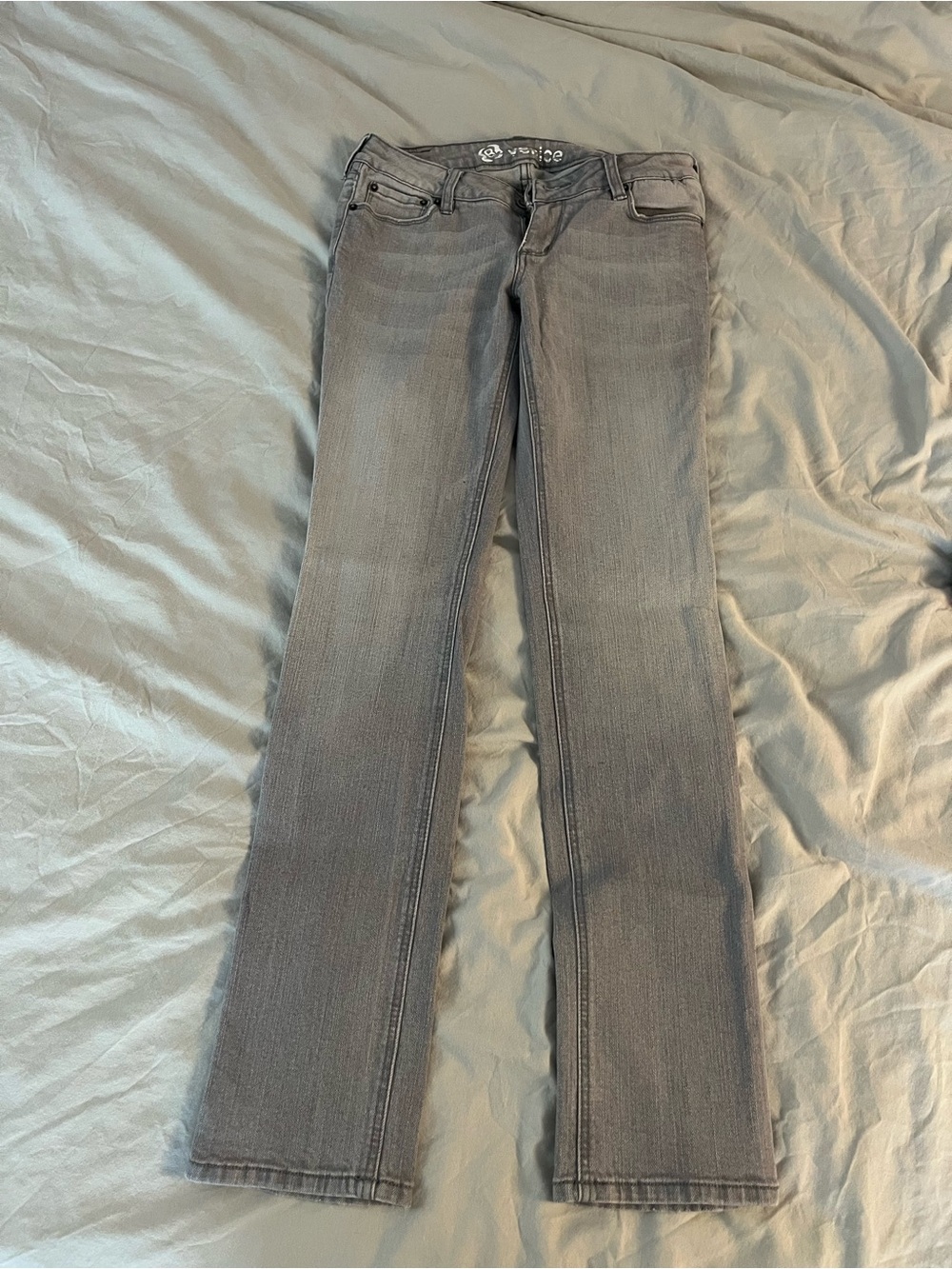 Bullhead NEW Venice Long & Skinny Jeans 7 gray straight leg